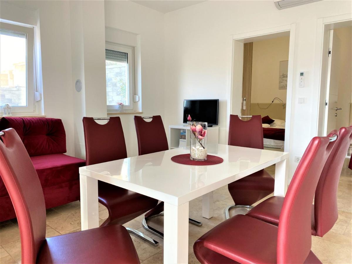 Villa M - Your Business & Holiday Apartment In Sibenik Exterior photo