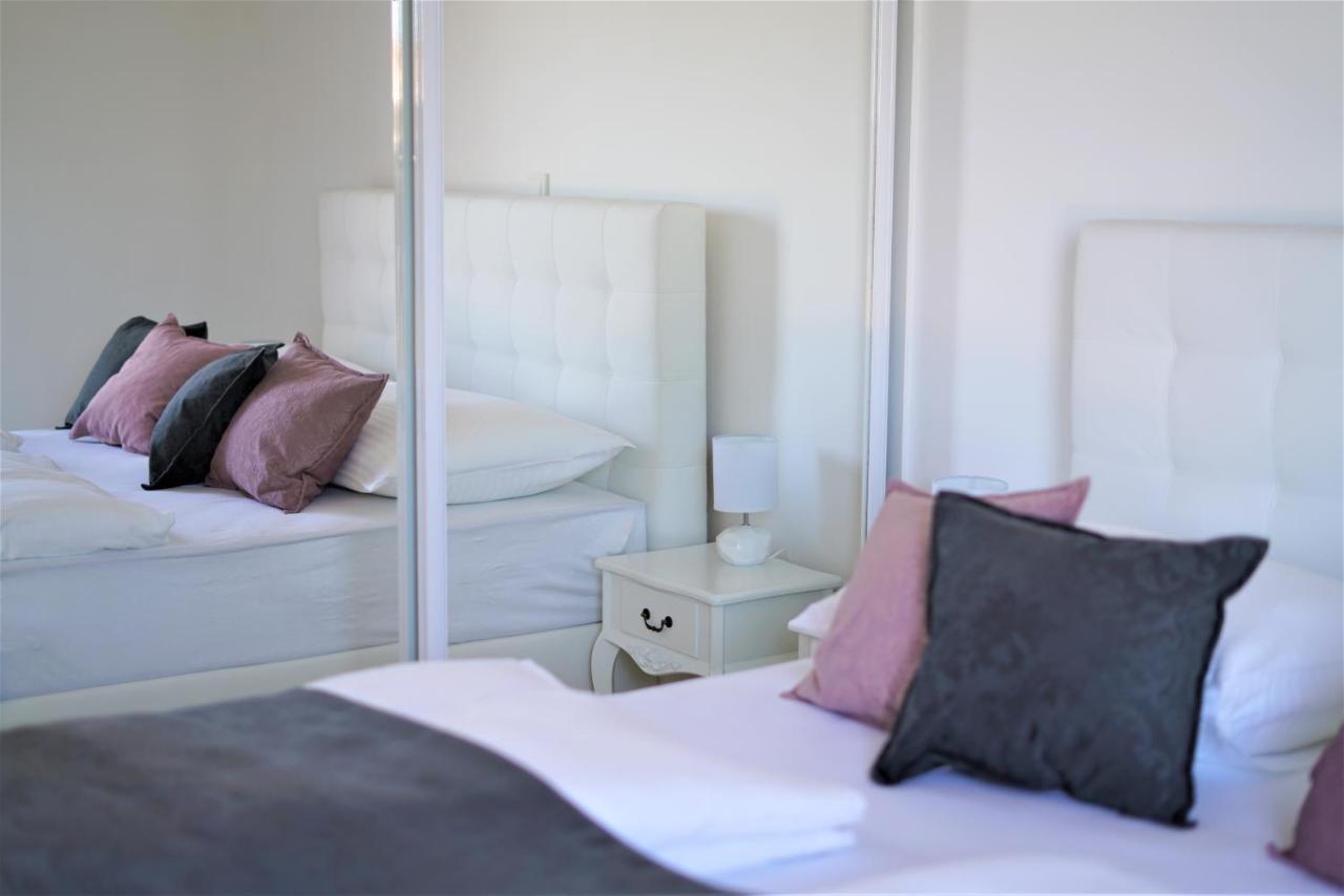 Villa M - Your Business & Holiday Apartment In Sibenik Exterior photo